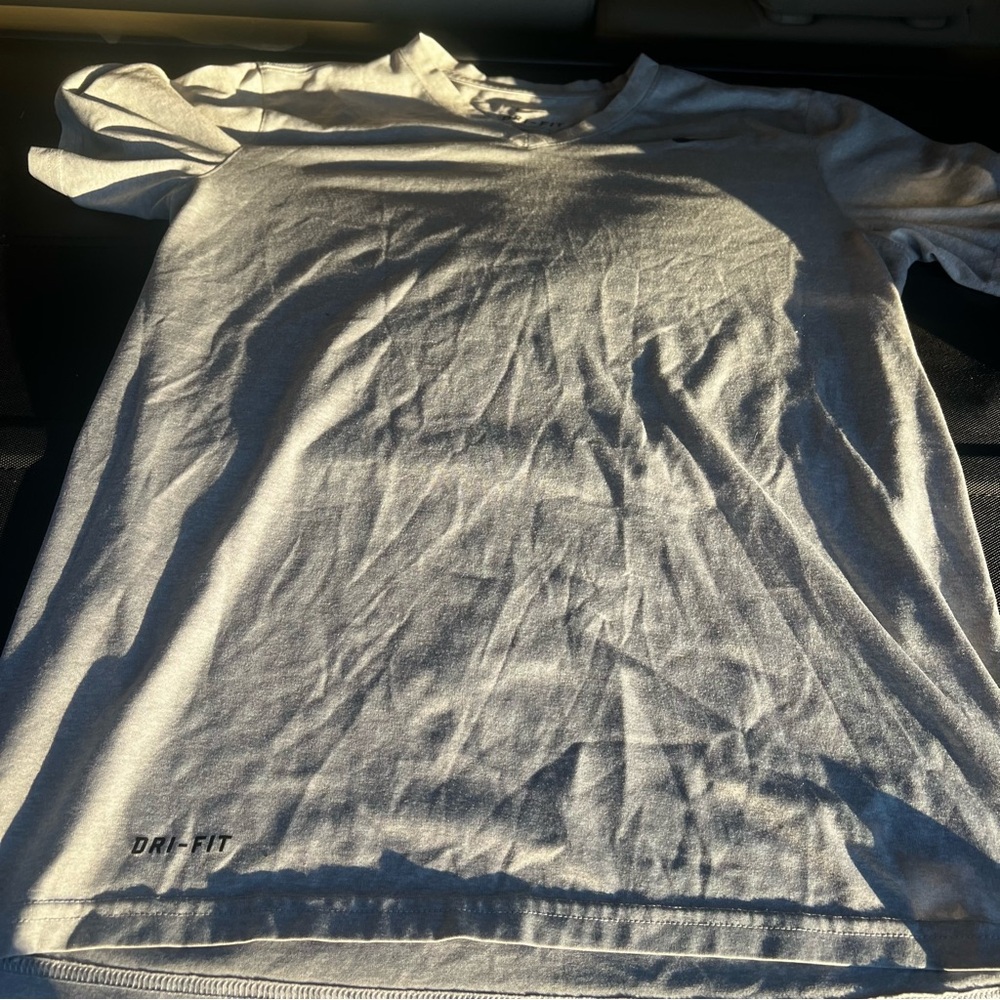 Nike Dri-FIT Light Gray Short Sleeve V-Neck Tee Size Small